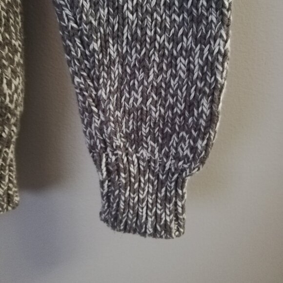 Bass Grey / Pink Sweater with Decorative Yoke Size M - Picture 7 of 8